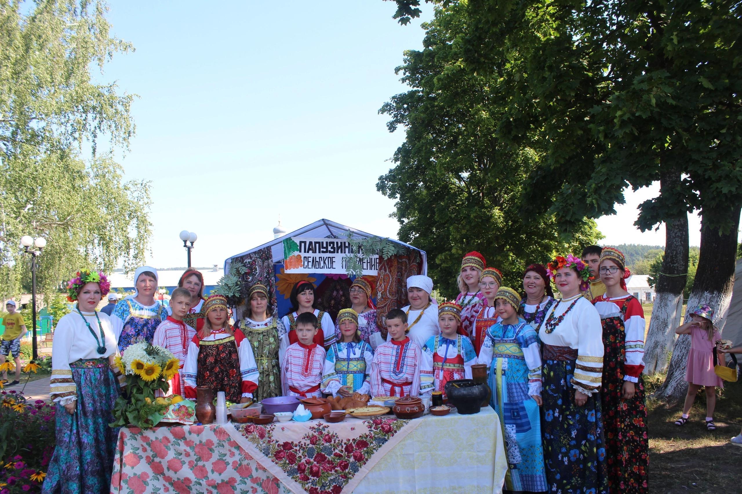 Фестиваль национальных культур и традиций прошёл в парке культуры и отдыха Базарный Сызган.