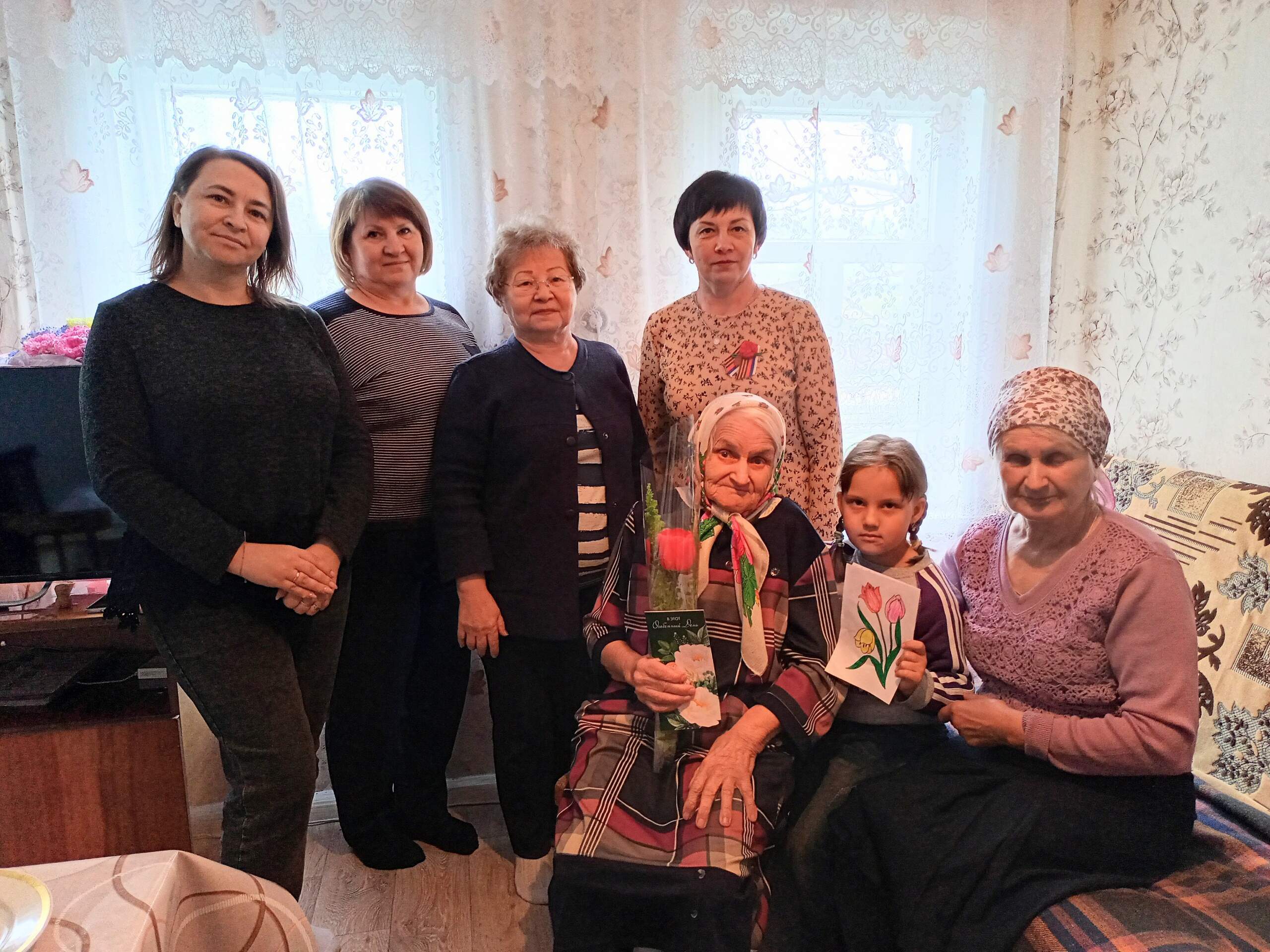 90 лет.