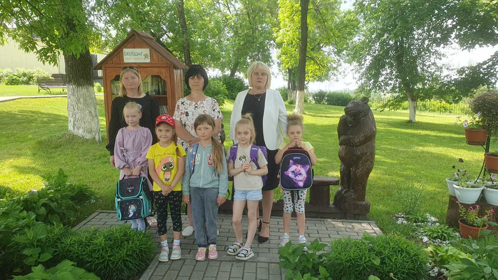 Помоги собраться в школу.