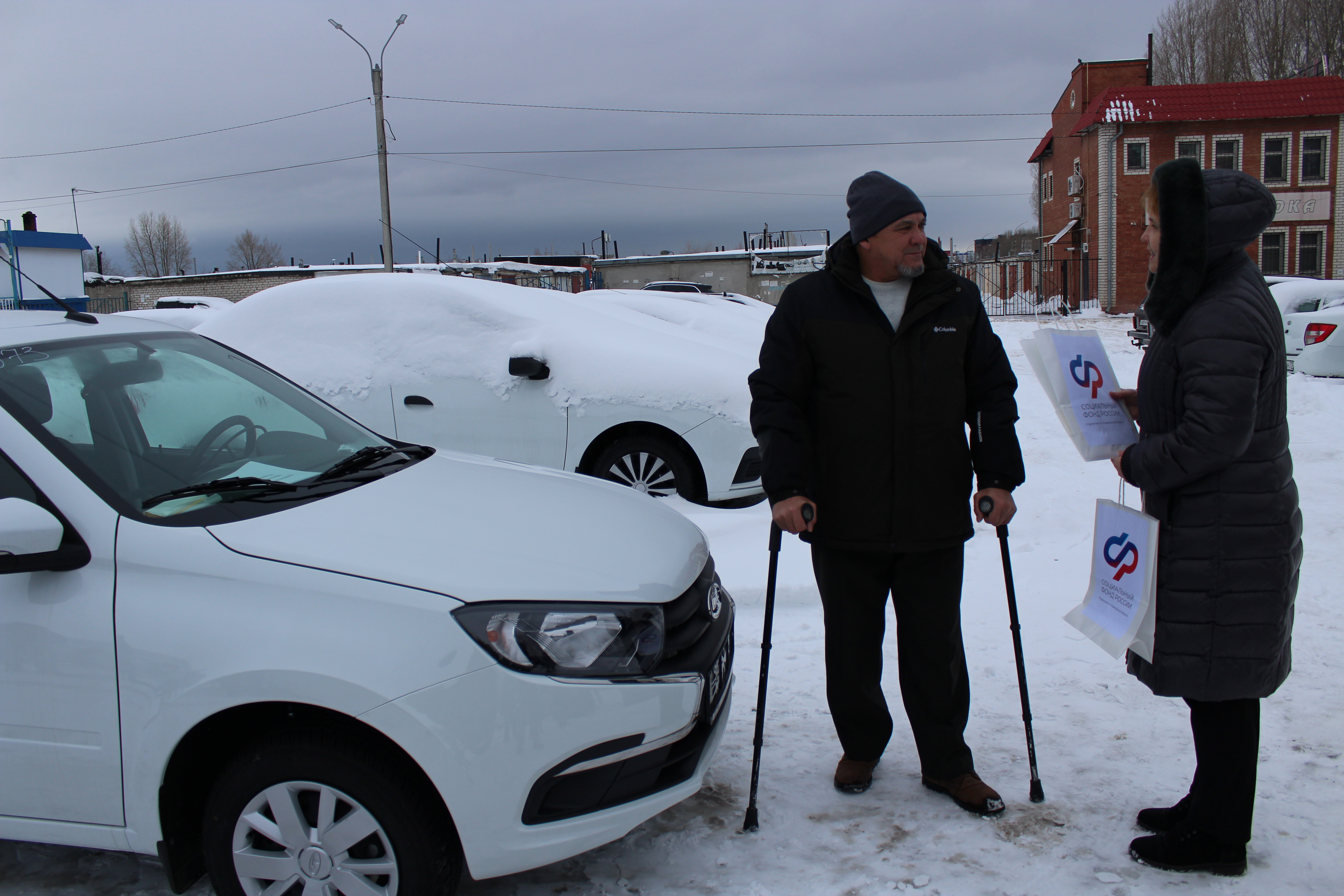 Новые автомобили Lada Granta получили десять жителей Ульяновской области, которые ранее пострадали на производстве .