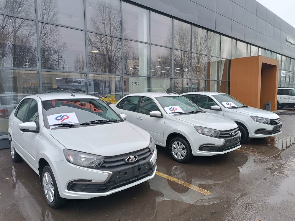 Новые автомобили Lada Granta получили трое жителей Ульяновской области, которые ранее пострадали на производстве .