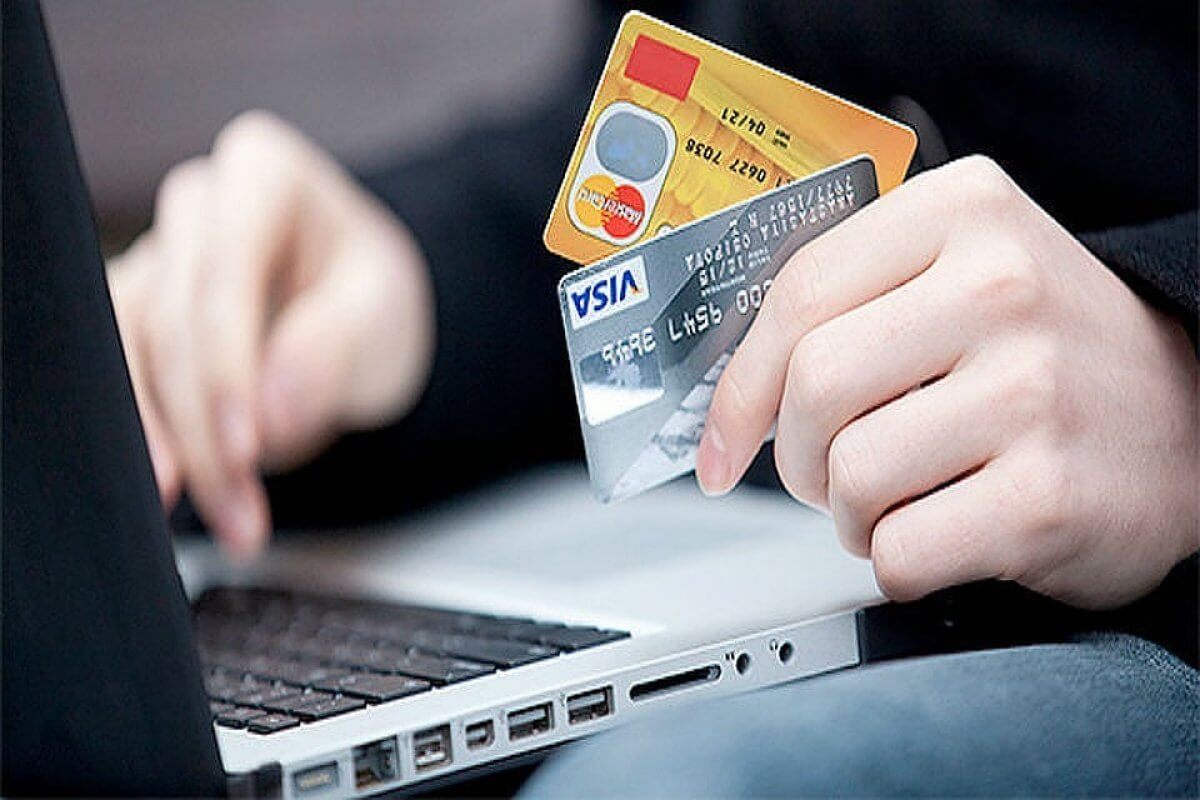 Страхование банковской карты от мошенников: а стоит ли ее оформлять?
