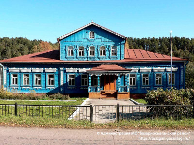 Памятник деревянной архитектуры 19 века - Дом купца Щербакова.