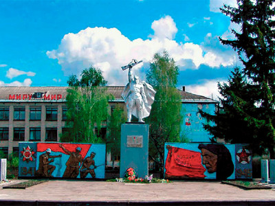 Памятника воинам, погибшим в годы Великой Отечественной войны.
