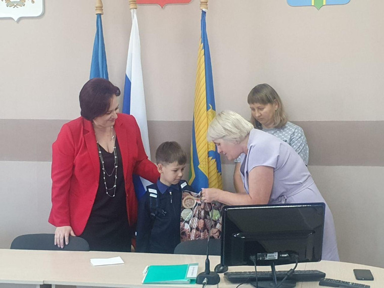 Акция «Помоги собраться в школу» продолжается. Акция «Помоги собраться в школу» продолжается.