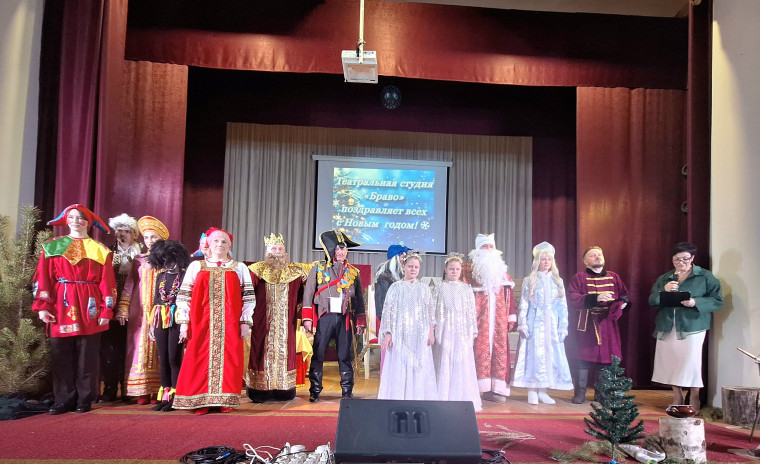 Новогодний спектакль.