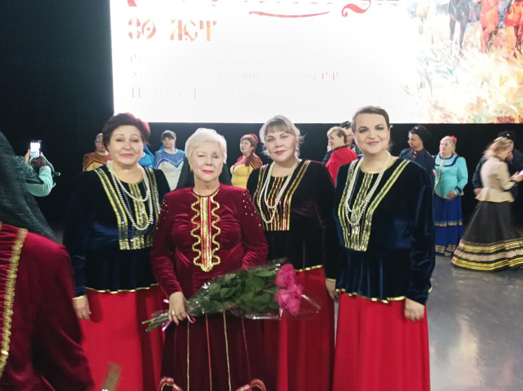 15 октября во Дворце культуры "Губернаторский" состоялся концерт, посвященный 30-летию со дня образования народного коллектива казачьего ансамбля "Звонница". 15 октября во Дворце культуры "Губернаторский" состоялся концерт, посвященный 30-летию со дня образования народного коллектива казачьего ансамбля "Звонница".