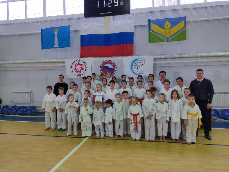 В ФОК "Олимп" в Базарном Сызгане прошли детские межклубные соревнования по всестилевому каратэ.