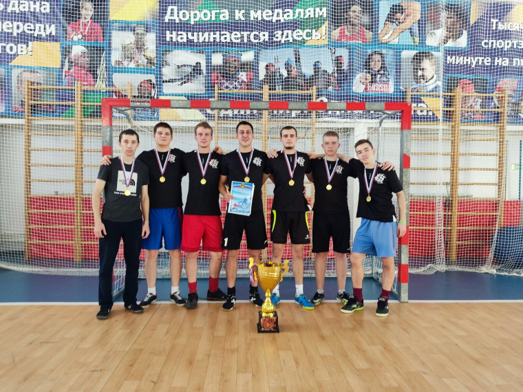 В День народного единства в ФОК «Олимп» р.п. Базарный Сызган состоялся турнир по мини-футболу.