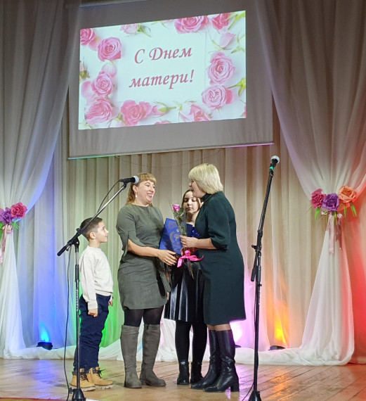 В Базарном Сызгане прошел праздничный концерт &quot;Прекрасен мир любовью материнской&quot;.
